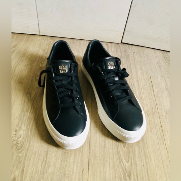 Givenchy men sneakers size 10 US. 44 EU - Picture 8 of 9
